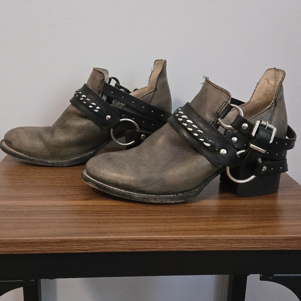 OG Freebird By Steven Colton 7 Olive Boots with Black Straps - Picture 4 of 6